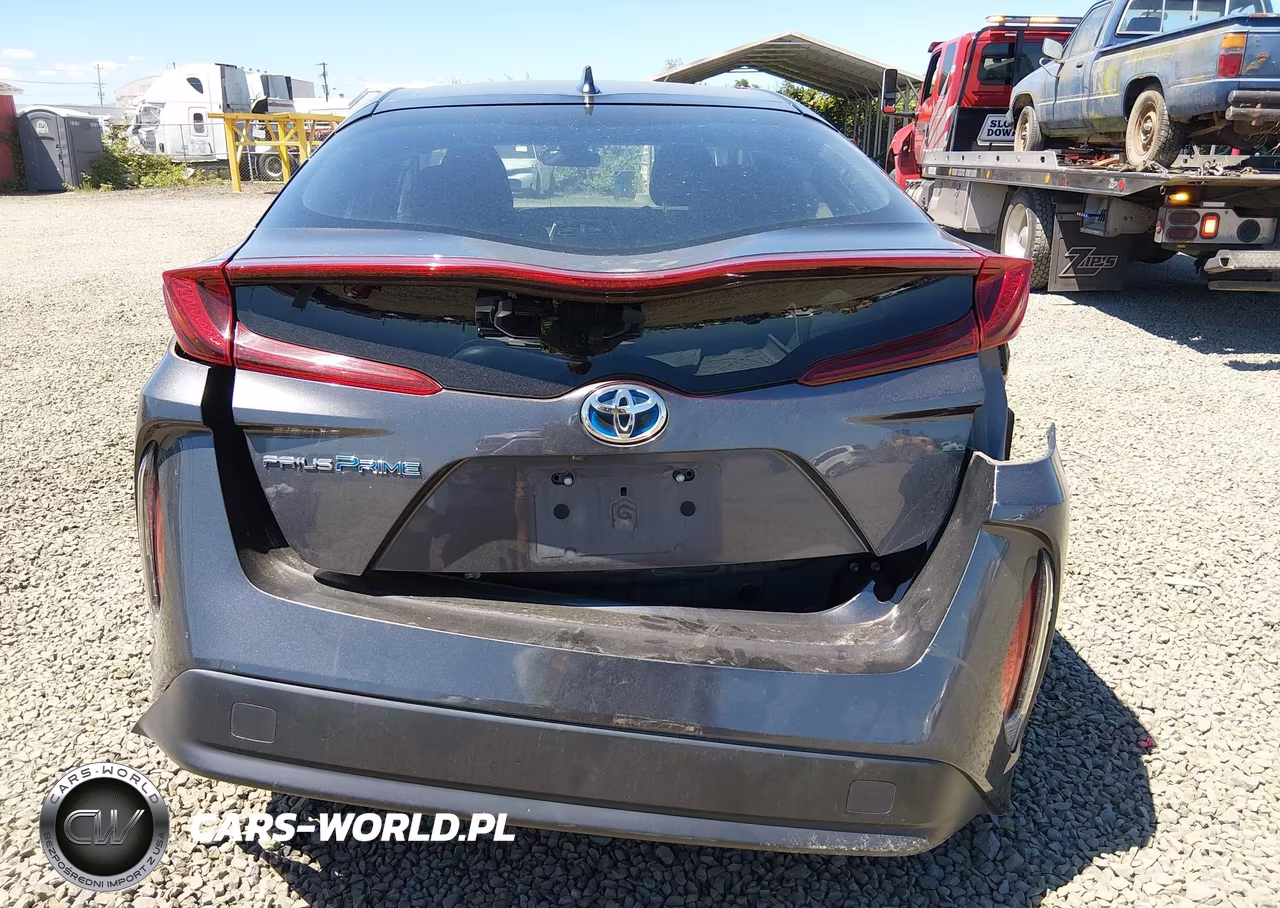 2018 Toyota Prius Prime Plus VIN:JTDKARFP0J3103255 - 16