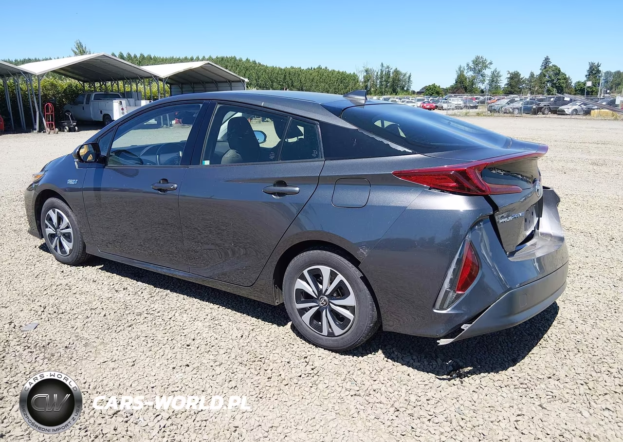 2018 Toyota Prius Prime Plus VIN:JTDKARFP0J3103255 - 3