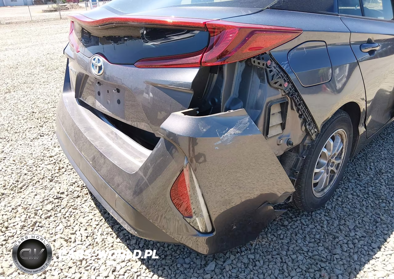 2018 Toyota Prius Prime Plus VIN:JTDKARFP0J3103255 - 6