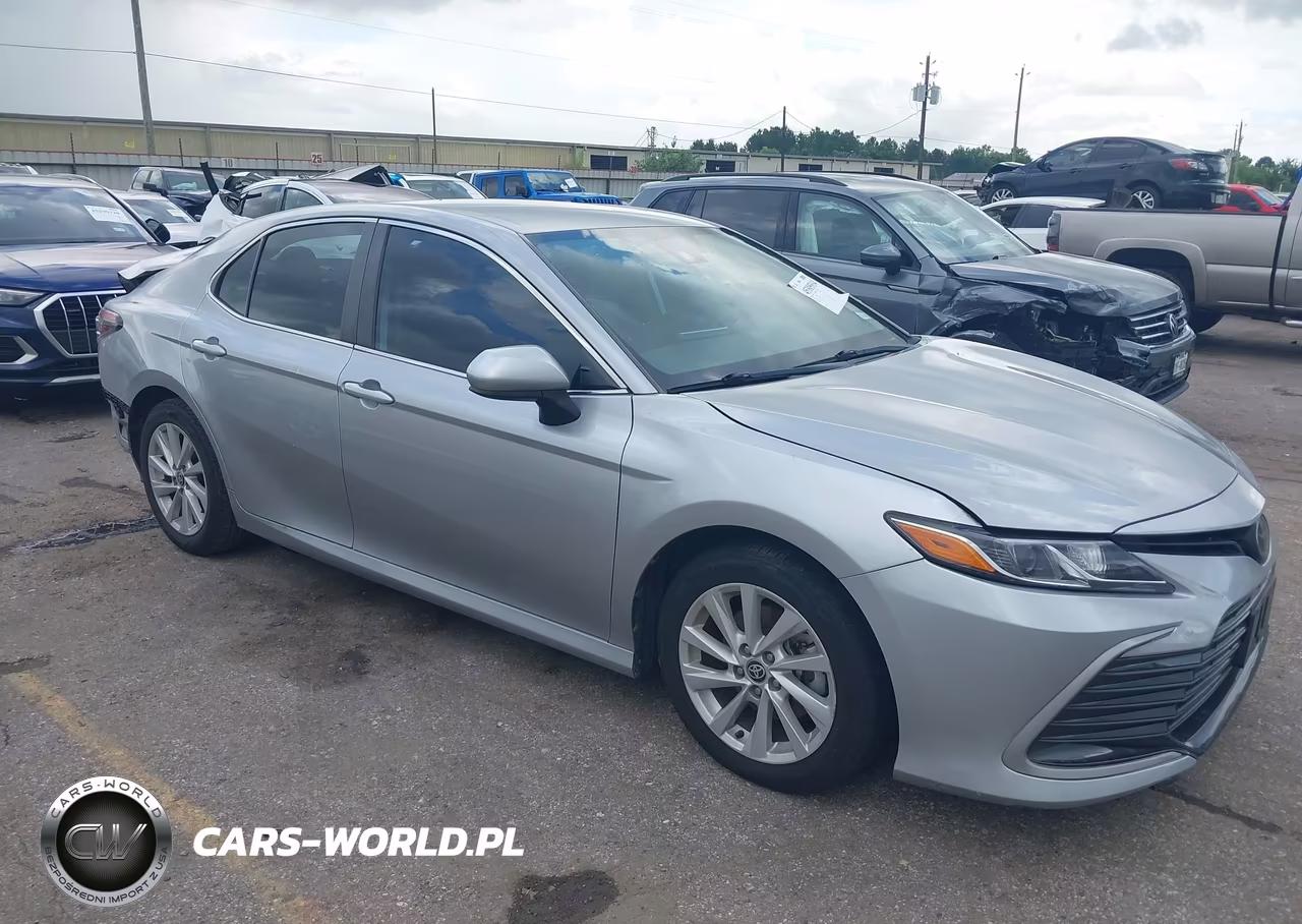 2021 Toyota Camry Le – zdjęcie 1 z 16