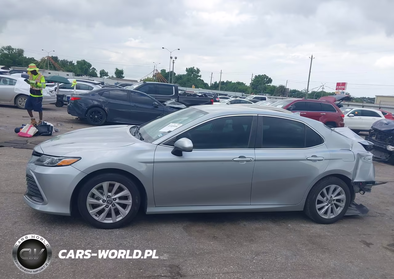2021 Toyota Camry Le VIN:4T1C11AK0MU564970 - 14