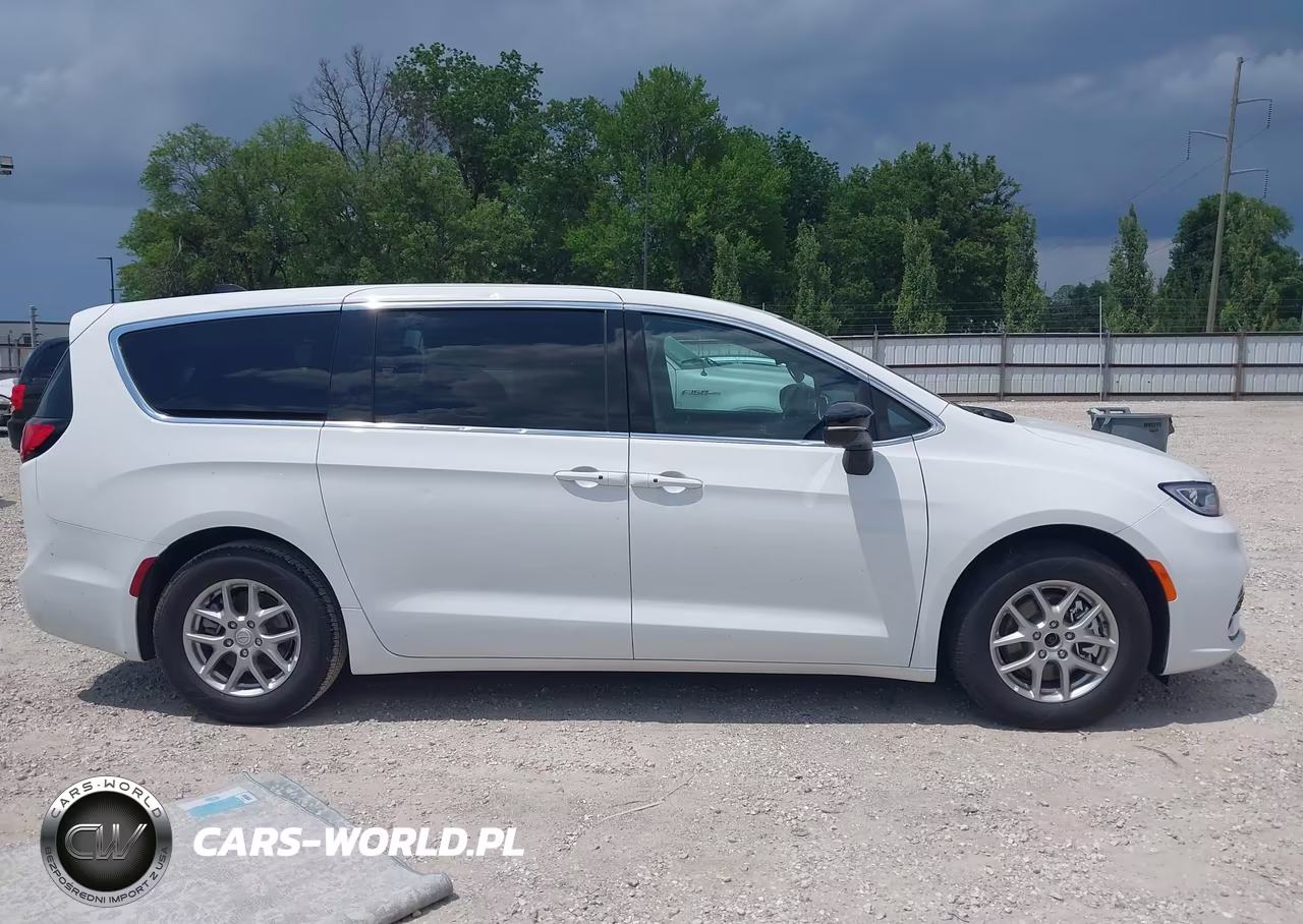 2026 Chrysler Pacifica Select VIN:2C4RC1BG3TR270932 - 13
