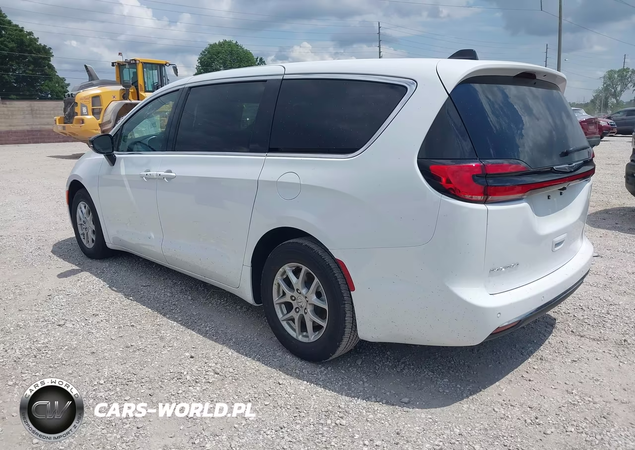 2026 Chrysler Pacifica Select VIN:2C4RC1BG3TR270932 - 3