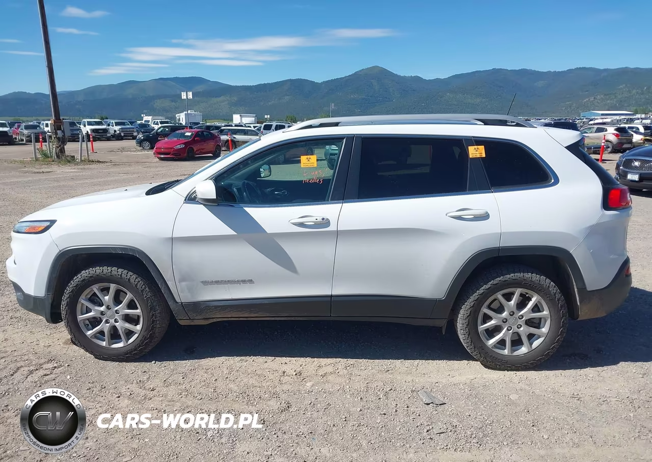 2018 Jeep Cherokee Latitude Plus 4X4 VIN:1C4PJMLB5JD535898 - 14