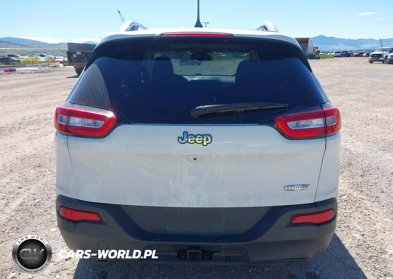 2018 Jeep Cherokee Latitude Plus 4X4 VIN:1C4PJMLB5JD535898 - 16