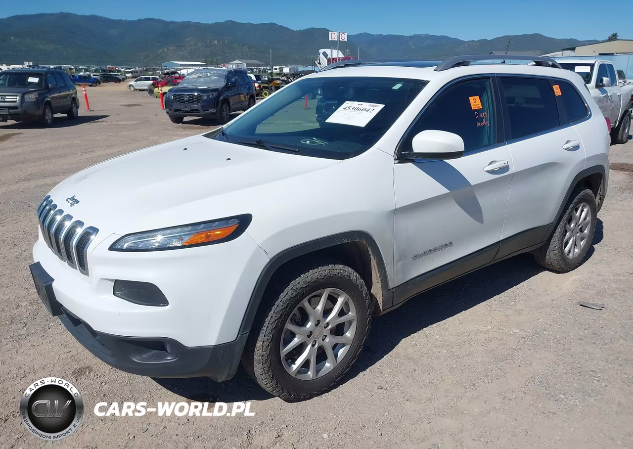 2018 Jeep Cherokee Latitude Plus 4X4 VIN:1C4PJMLB5JD535898 - 2