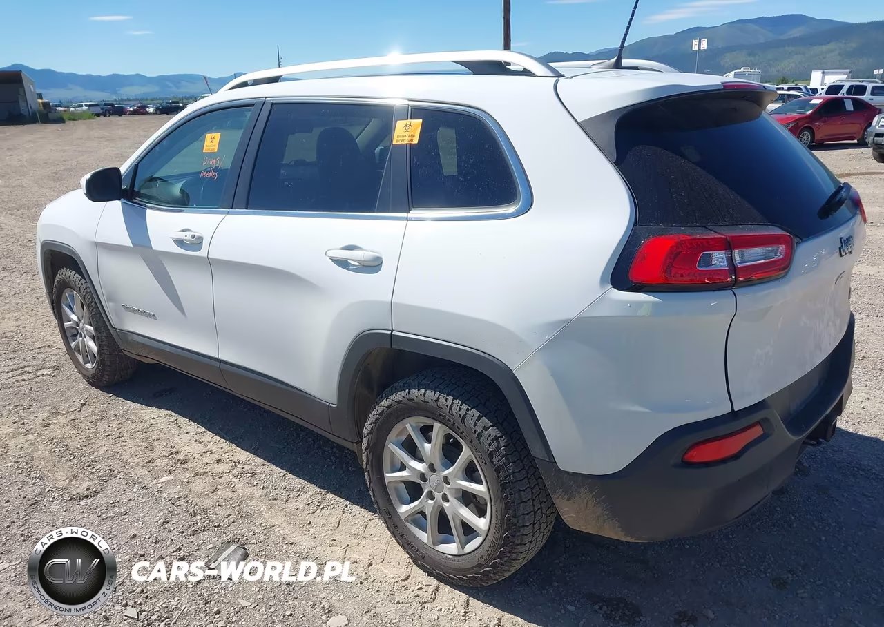 2018 Jeep Cherokee Latitude Plus 4X4 VIN:1C4PJMLB5JD535898 - 3