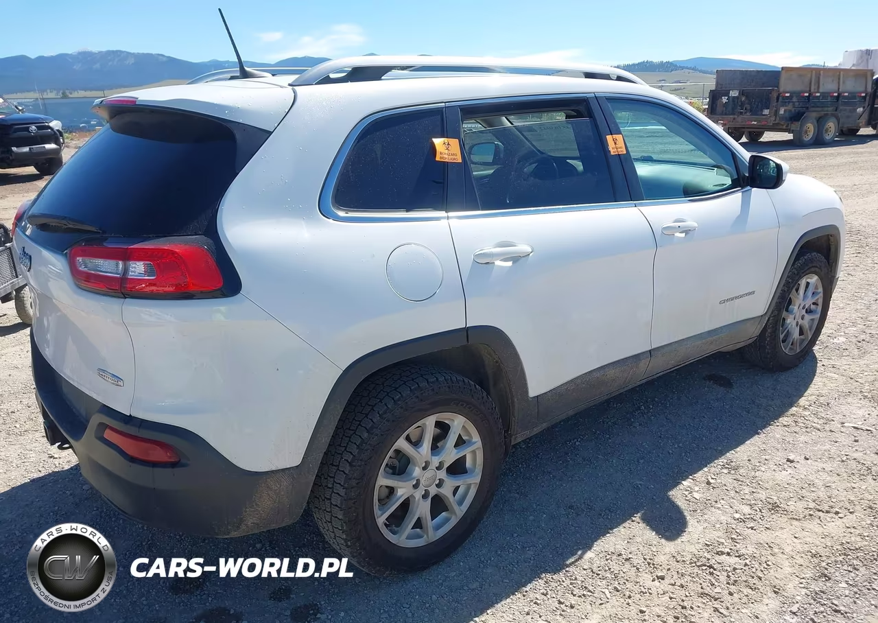2018 Jeep Cherokee Latitude Plus 4X4 VIN:1C4PJMLB5JD535898 - 4