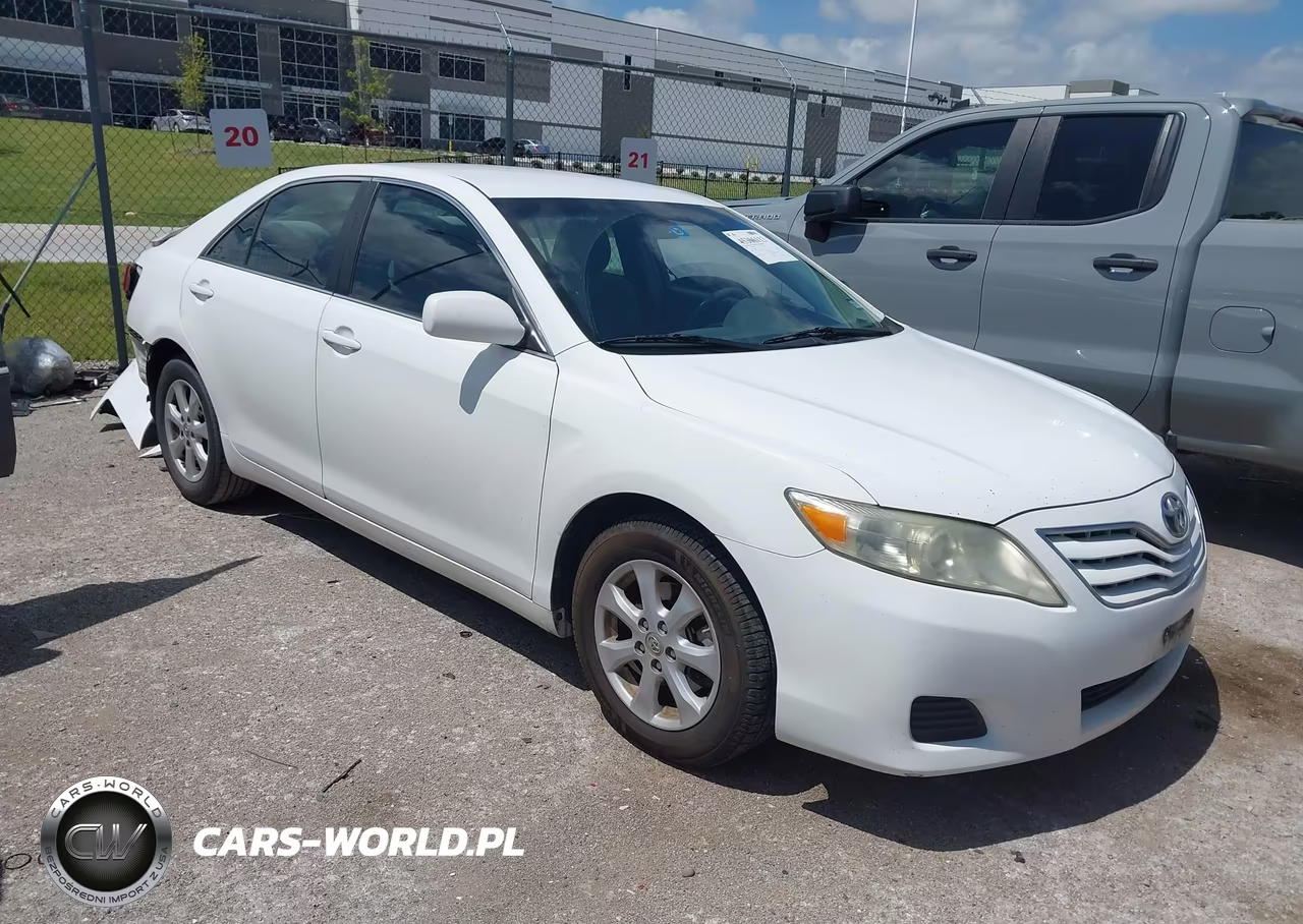 2011 Toyota Camry Le – zdjęcie 1 z 12