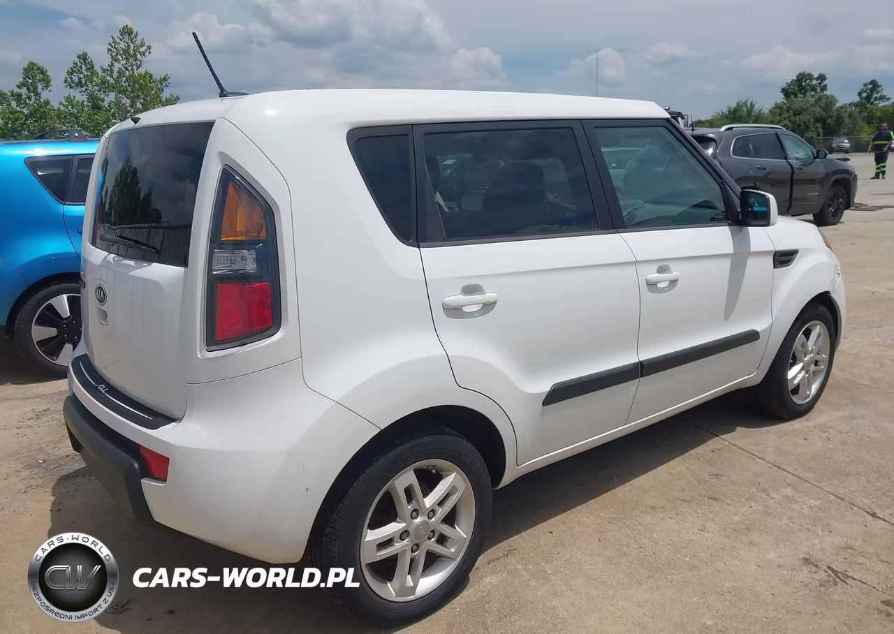 2011 Kia Soul + VIN:KNDJT2A21B7331722 - 4