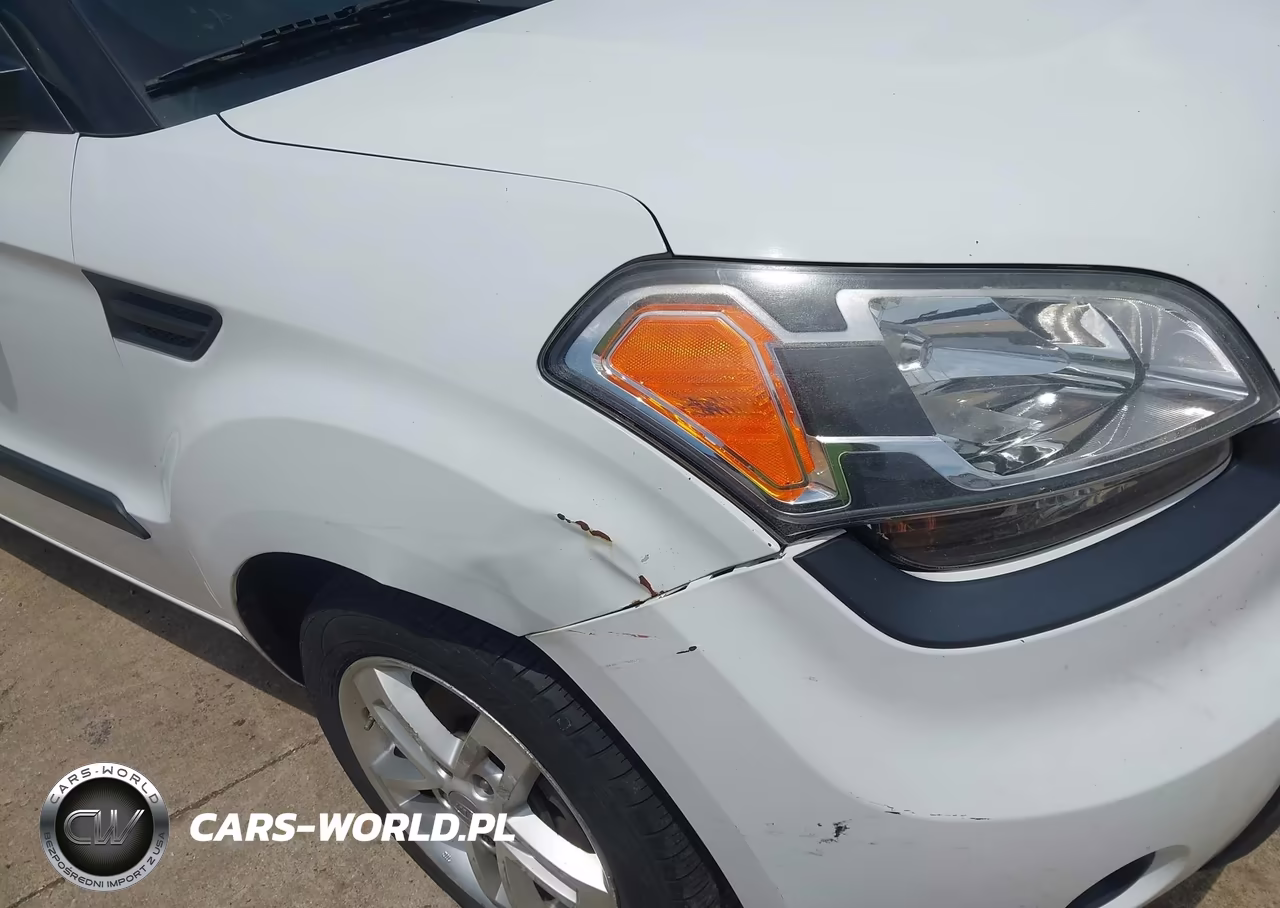 2011 Kia Soul + VIN:KNDJT2A21B7331722 - 6