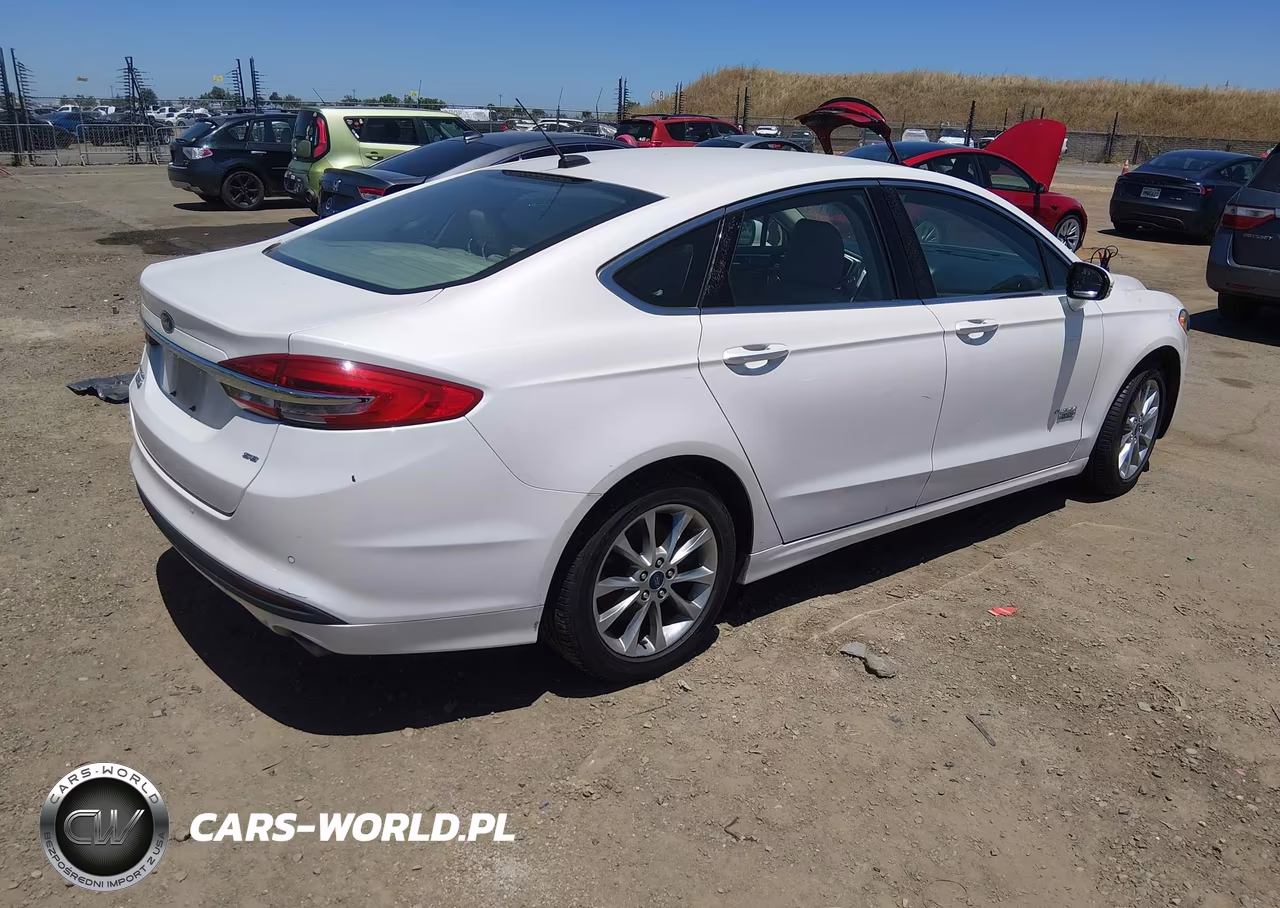 2017 Ford Fusion Energi Se Luxury VIN:3FA6P0PU5HR313707 - 4