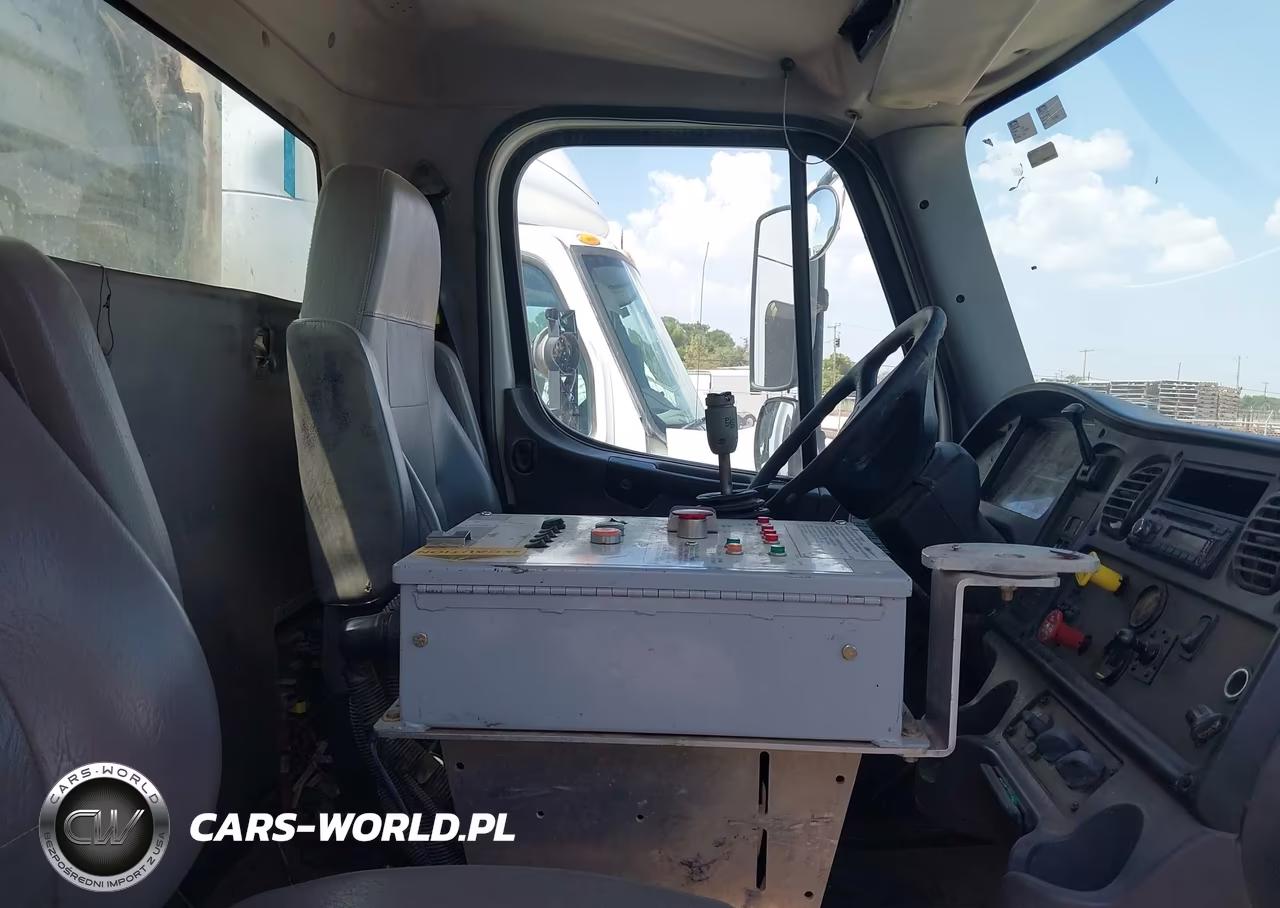 2016 Freightliner 108Sd VIN:1FVHG5CY2GHHE4078 - 7