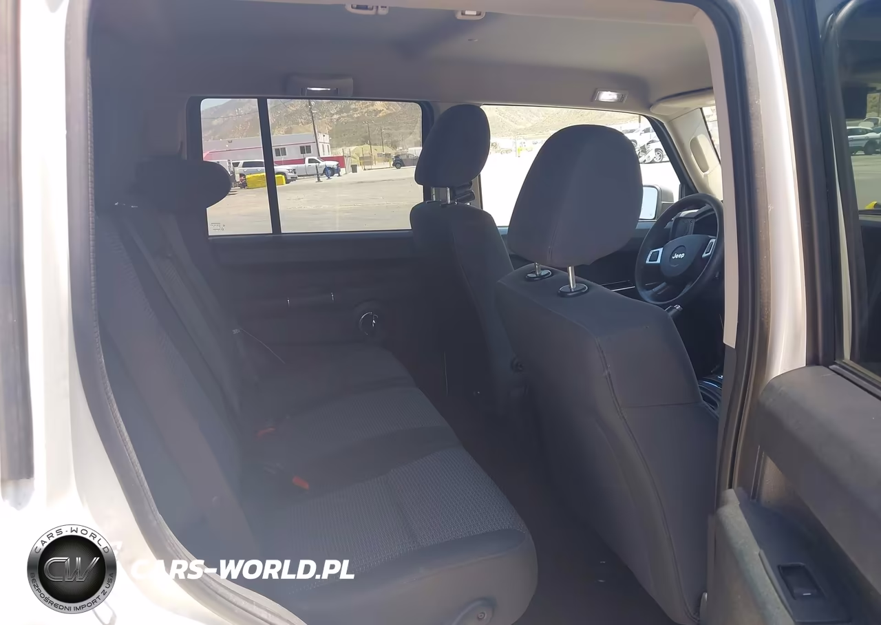 2010 Jeep Commander Sport VIN:1J4RG4GK2AC132799 - 8