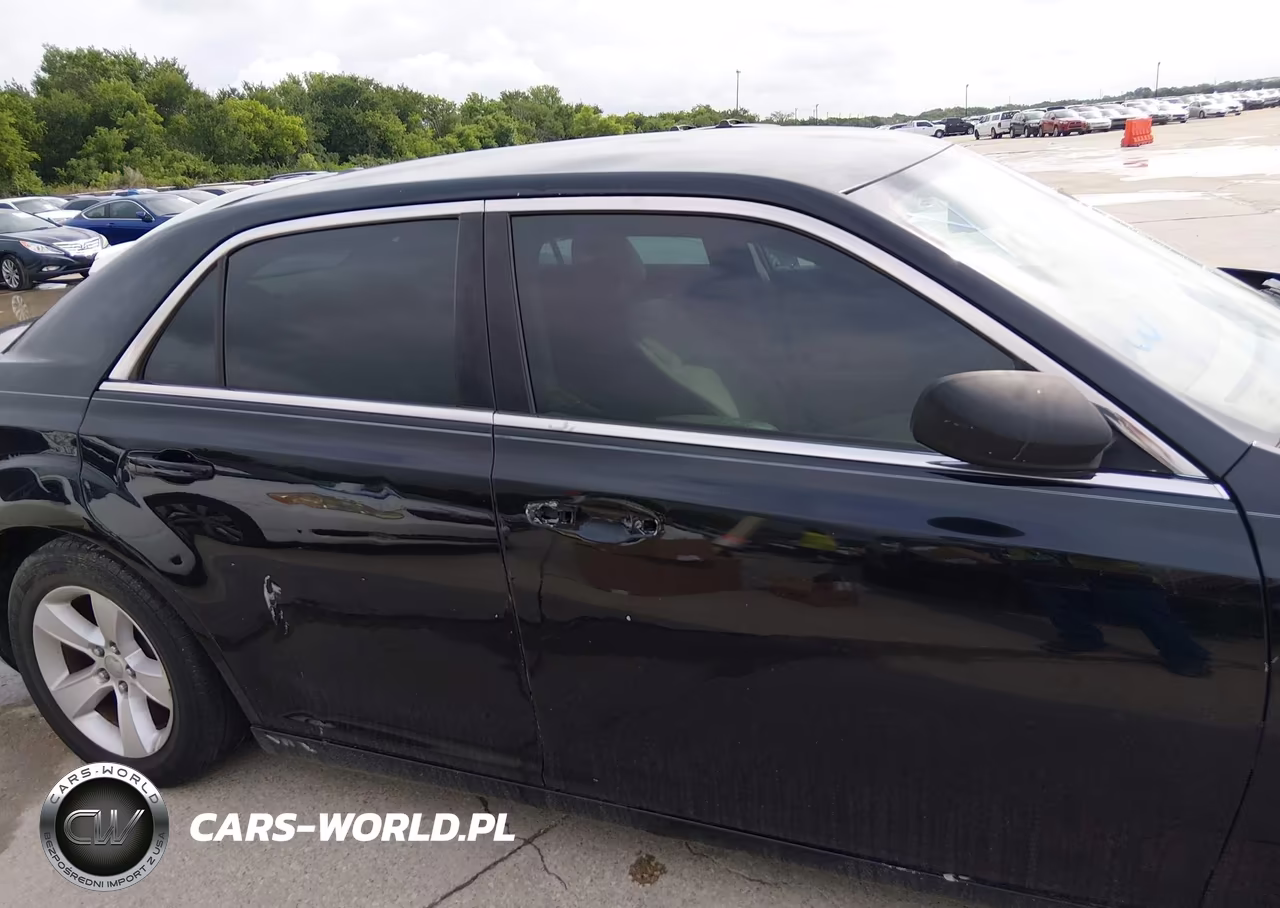2012 Chrysler 300 VIN:2C3CCAAG2CH138374 - 13