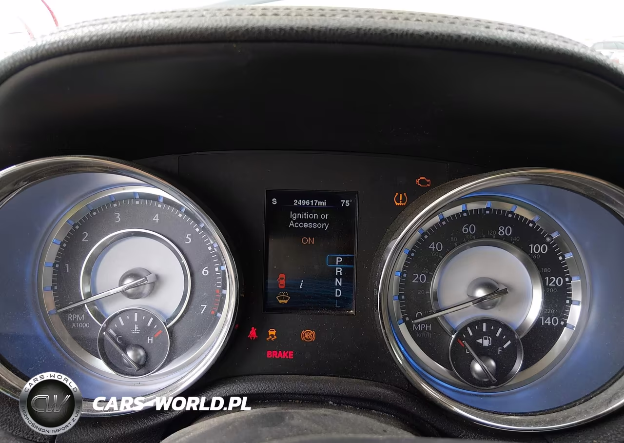 2012 Chrysler 300 VIN:2C3CCAAG2CH138374 - 7