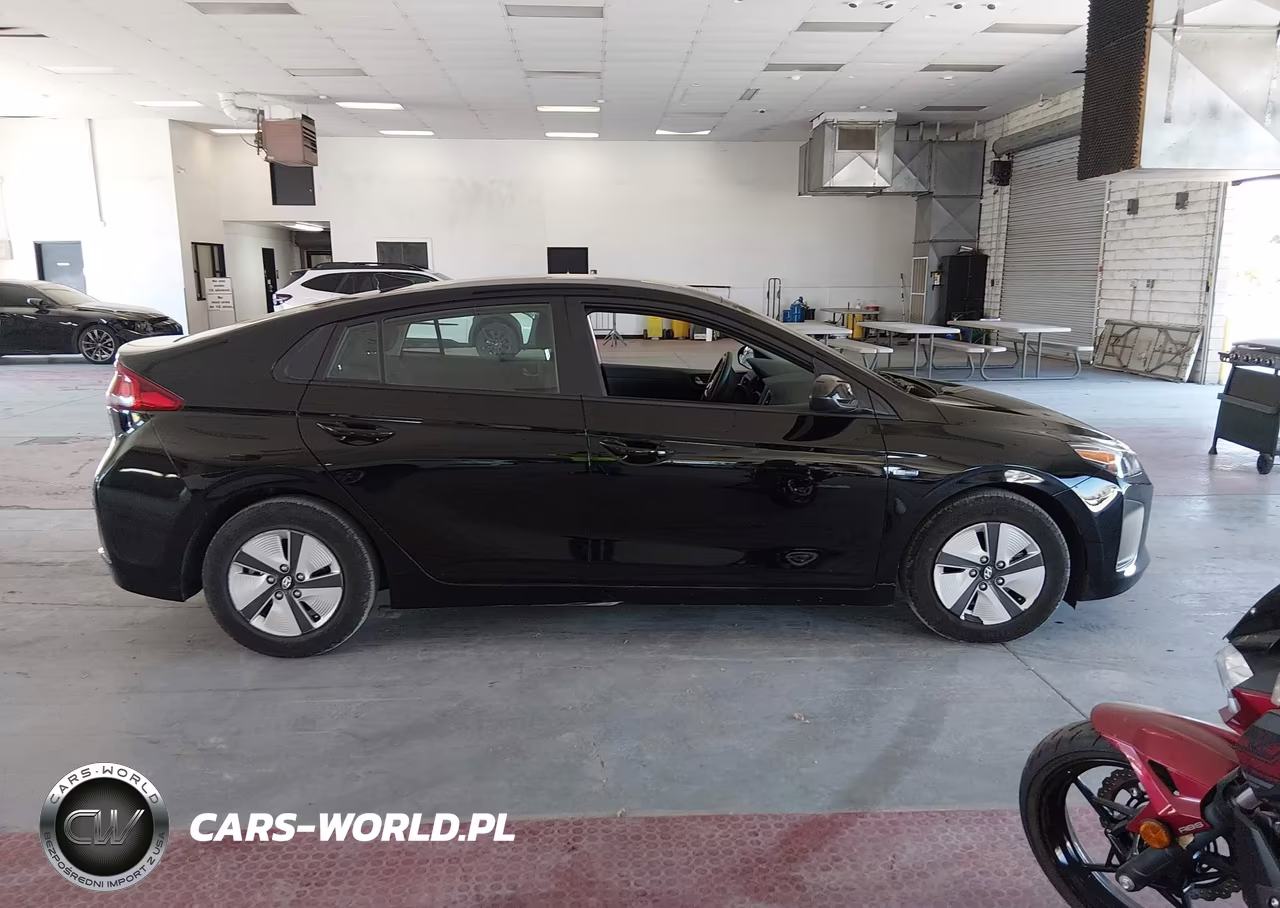 2018 Hyundai Ioniq Hybrid Blue VIN:KMHC65LC7JU076609 - 16