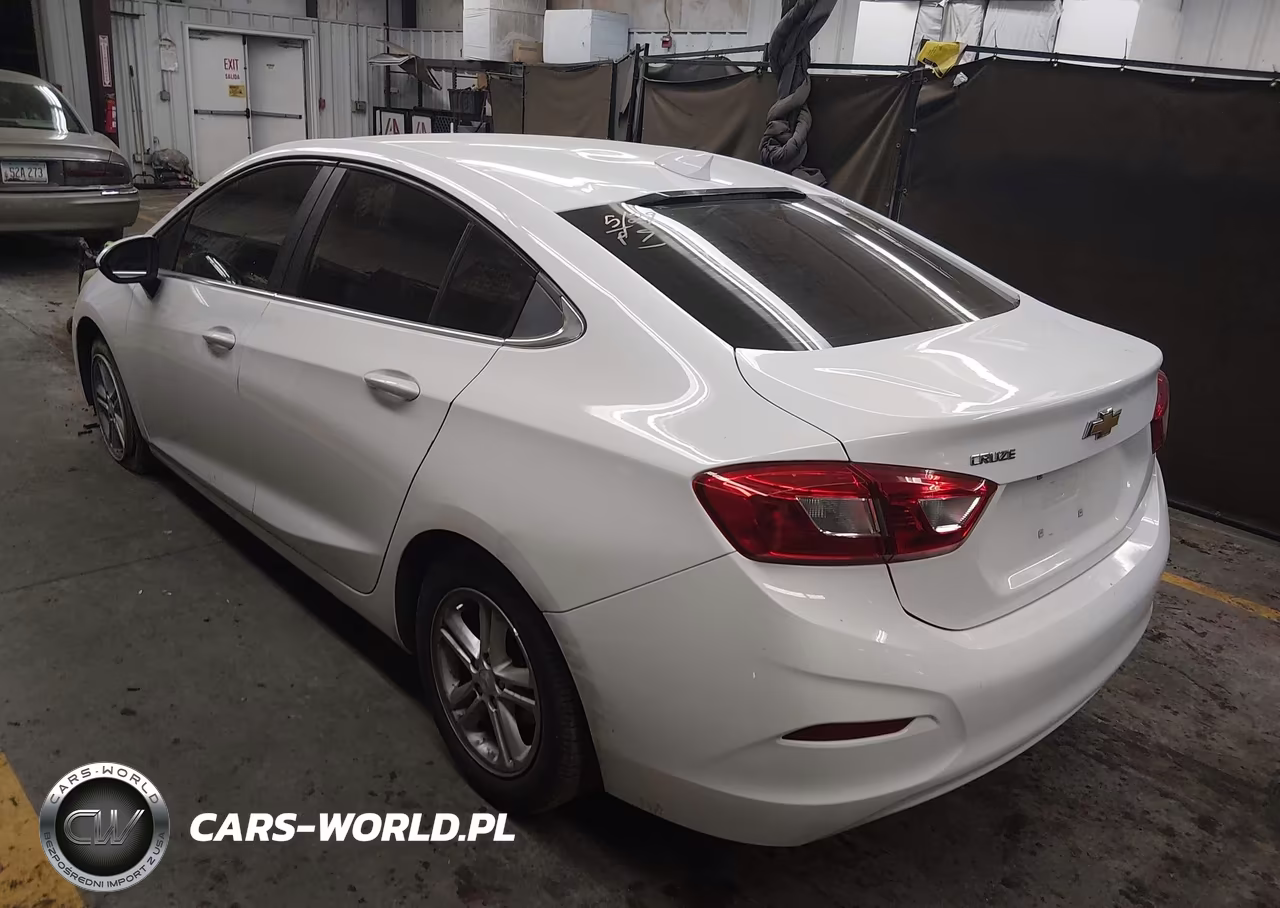 2018 Chevrolet Cruze Lt Auto VIN:1G1BE5SM2J7104837 - 3