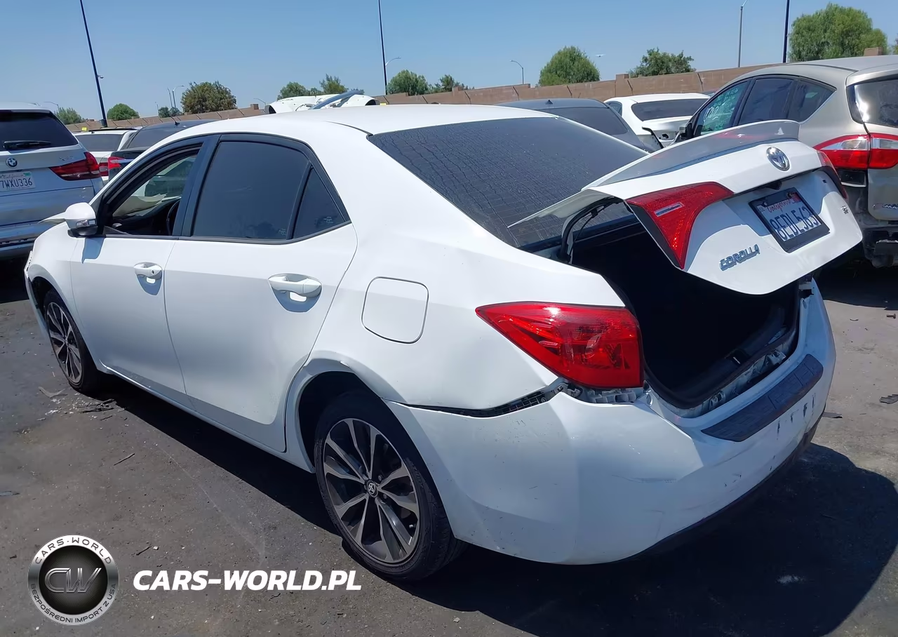 2018 Toyota Corolla Se VIN:5YFBURHE5JP852062 - 3