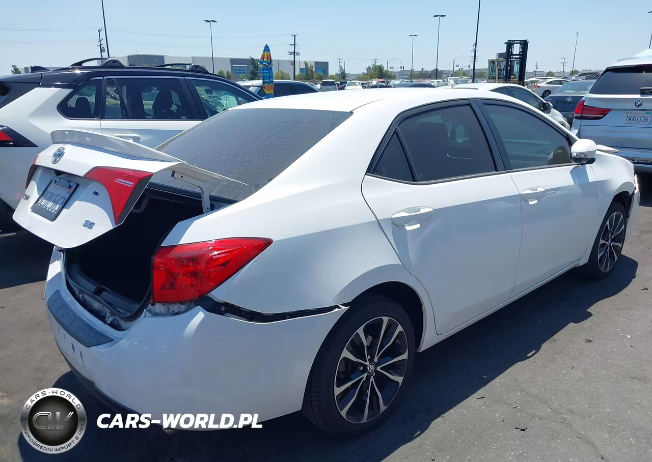 2018 Toyota Corolla Se VIN:5YFBURHE5JP852062 - 4