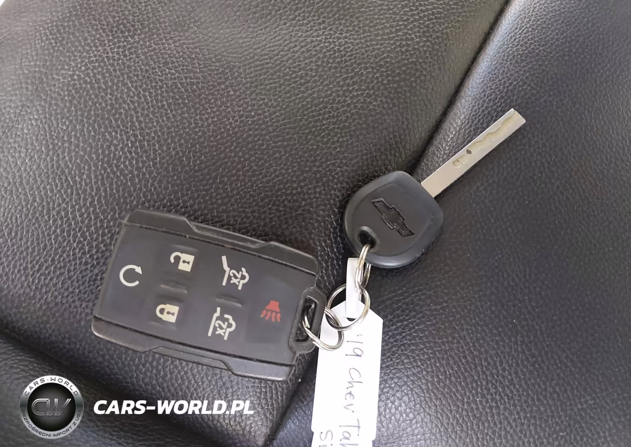 2019 Chevrolet Tahoe Lt VIN:1GNSKBKC6KR104049 - 11