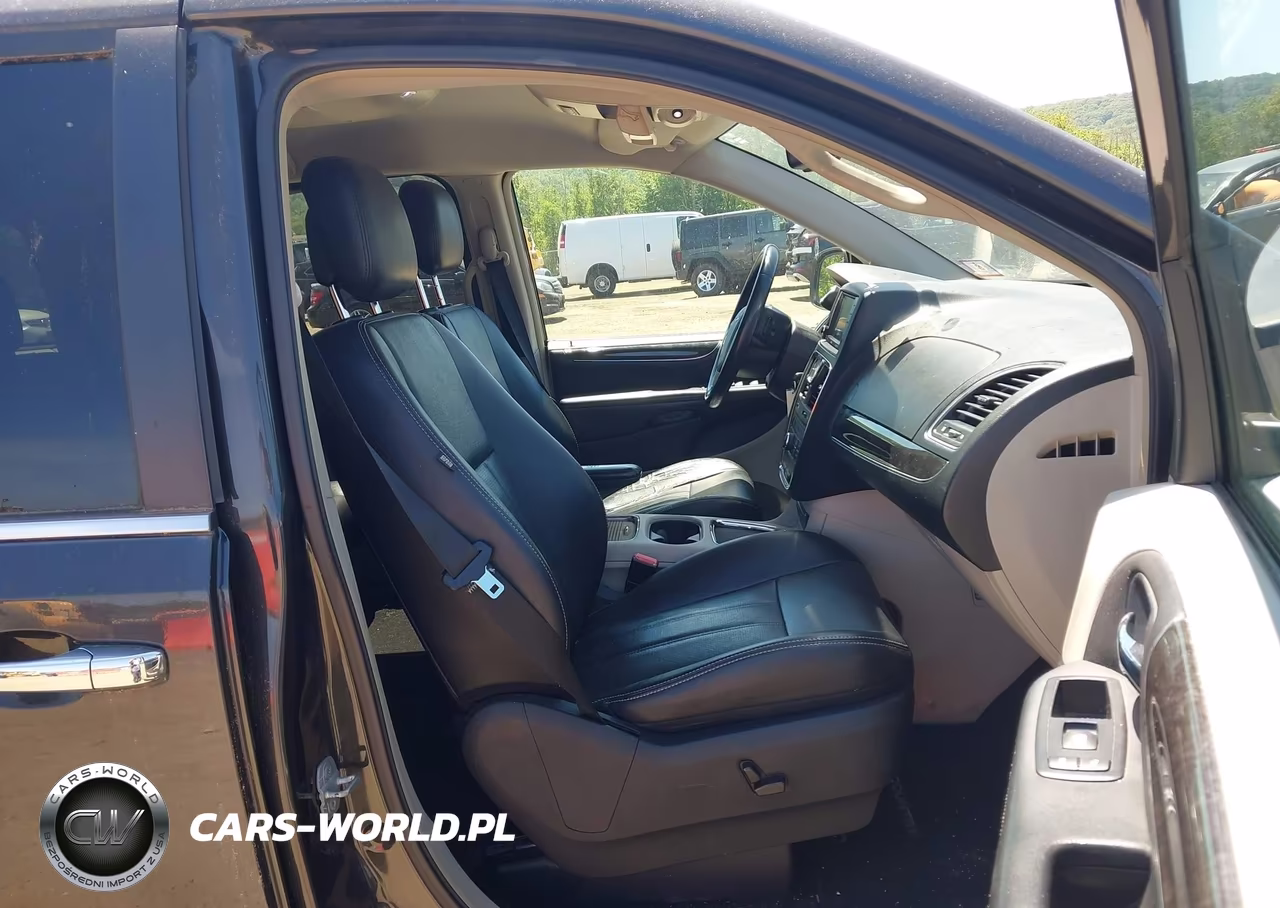2012 Chrysler Town & Country Touring-L VIN:2C4RC1CG0CR314089 - 5