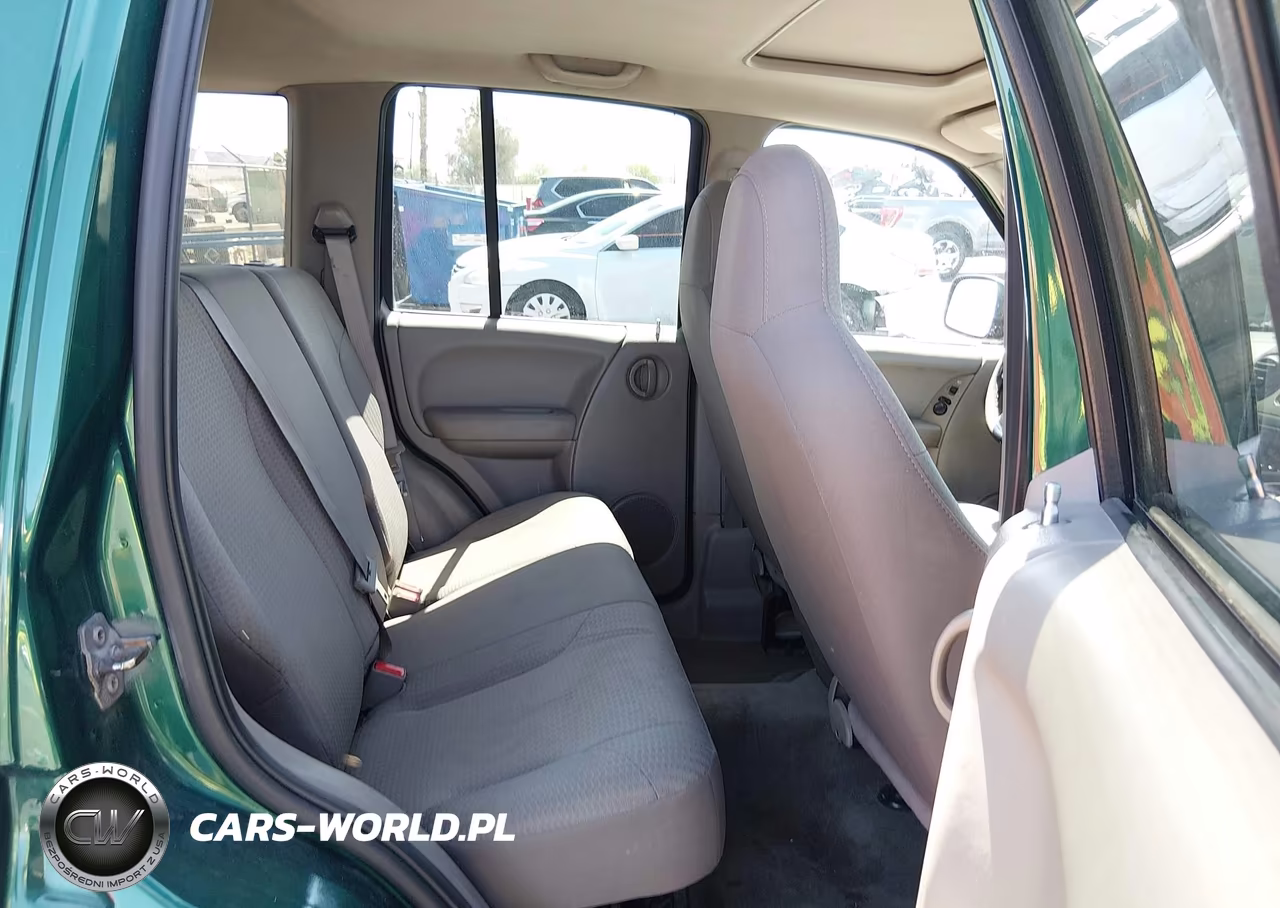 2004 Jeep Liberty Sport VIN:1J4GL48K84W205727 - 8