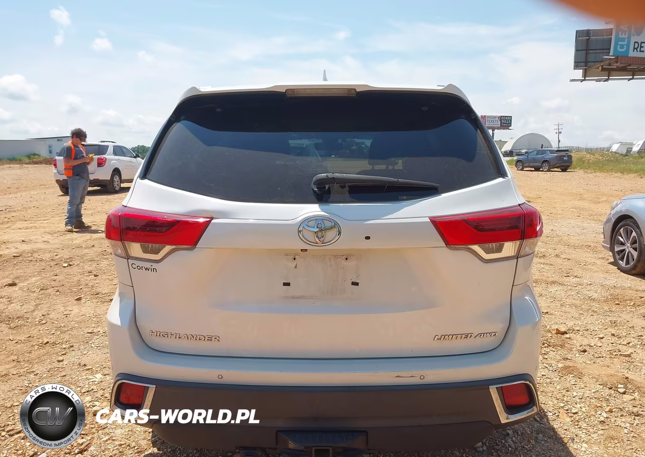 2018 Toyota Highlander Limited Platinum VIN:5TDDZRFH0JS884710 - 16