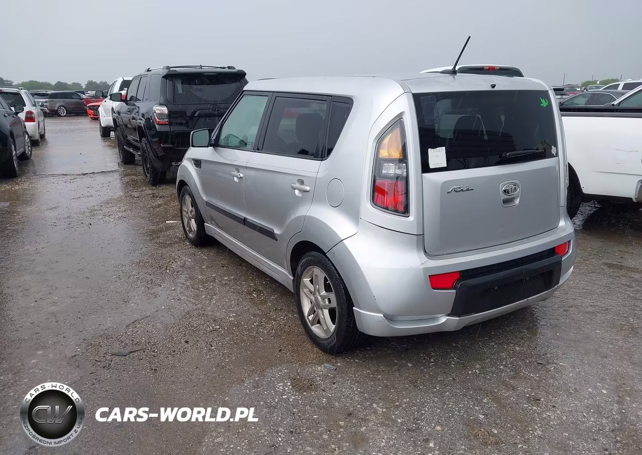 2011 Kia Soul + VIN:KNDJT2A24B7302537 - 3