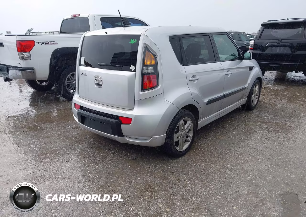 2011 Kia Soul + VIN:KNDJT2A24B7302537 - 4