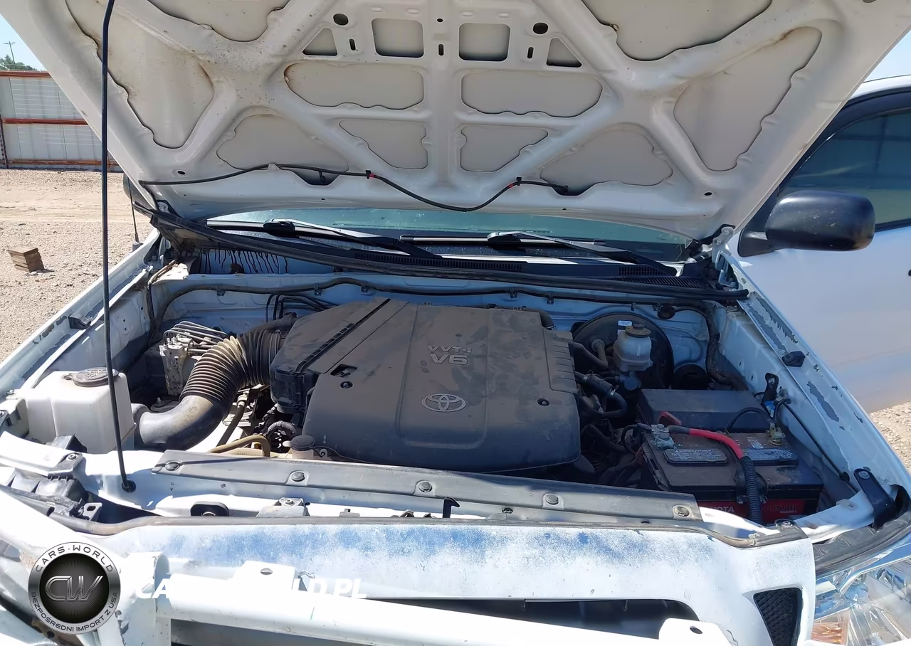 2010 Toyota Tacoma Base V6 VIN:3TMLU4EN1AM041829 - 10