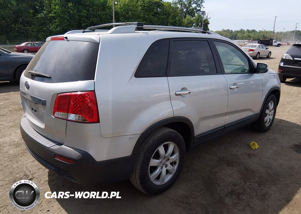 2013 Kia Sorento Lx VIN:5XYKT4A6XDG341531 - 4