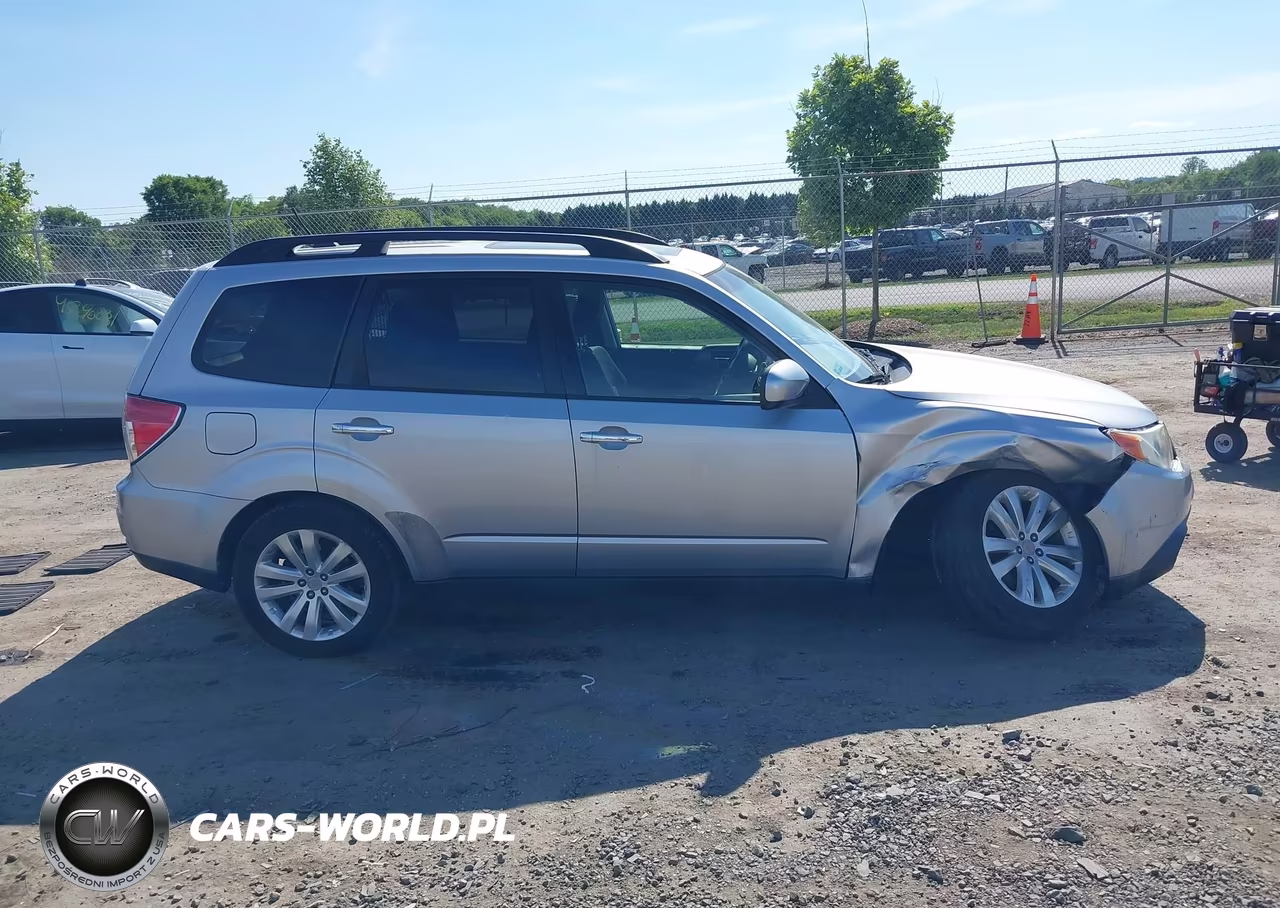 2013 Subaru Forester 2.5X Premium VIN:JF2SHADCXDH444149 - 13