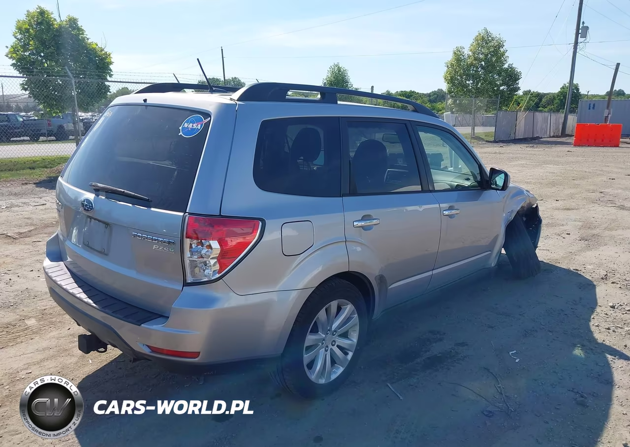 2013 Subaru Forester 2.5X Premium VIN:JF2SHADCXDH444149 - 4