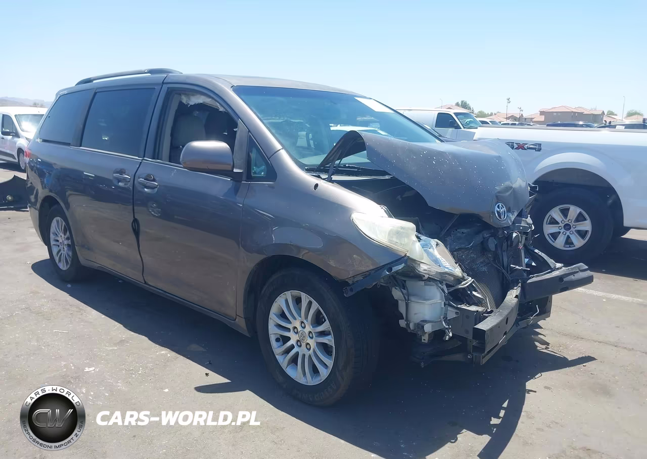 2013 Toyota Sienna Xle V6 8 Passenger