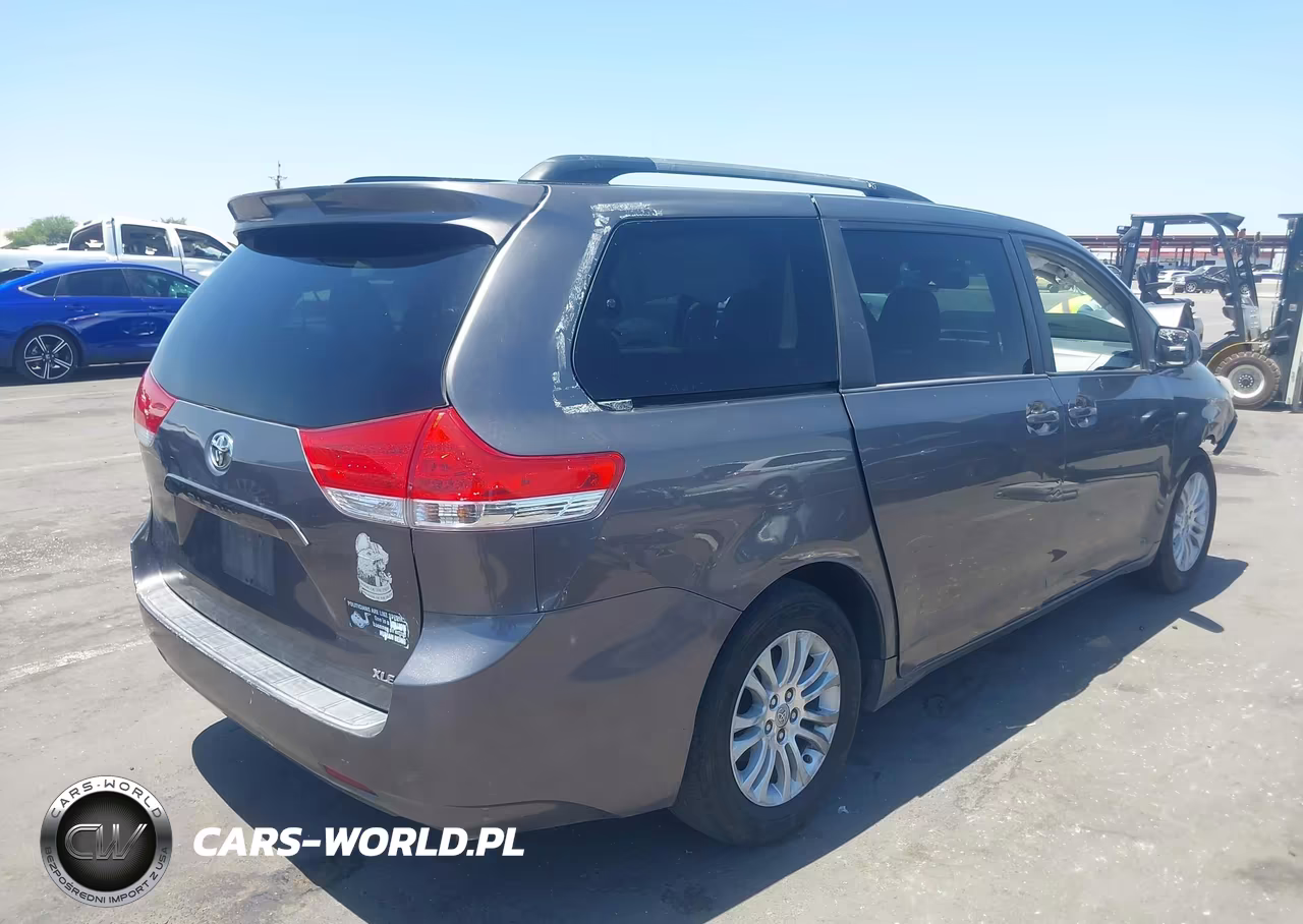 2013 Toyota Sienna Xle V6 8 Passenger VIN:5TDYK3DC7DS380394 - 4
