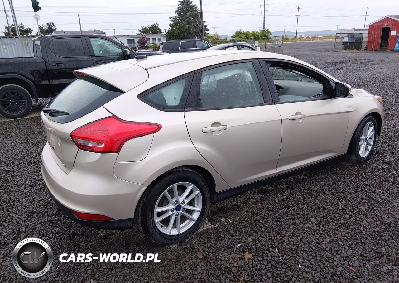 2017 Ford Focus Se VIN:1FADP3K20HL271427 - 4