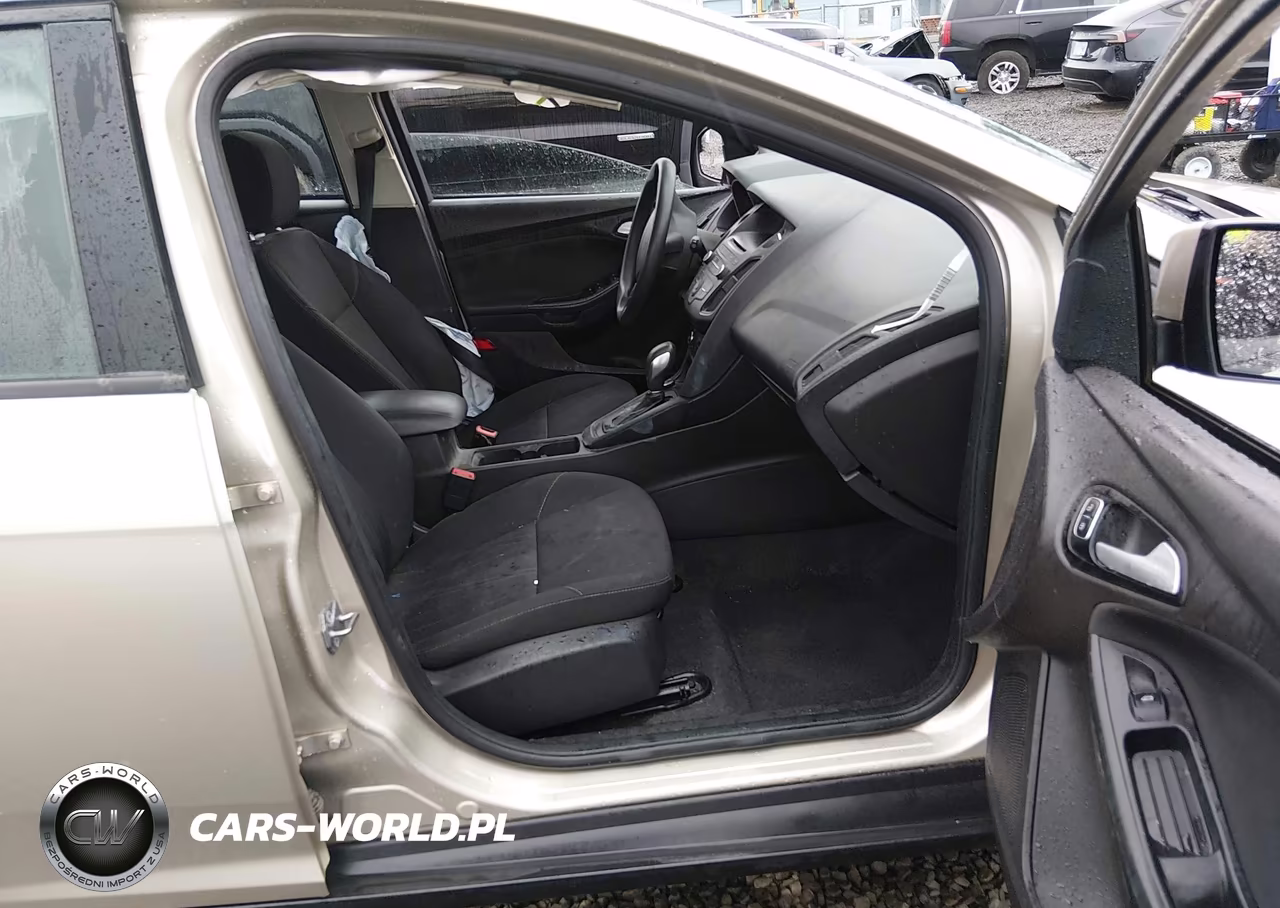 2017 Ford Focus Se VIN:1FADP3K20HL271427 - 5