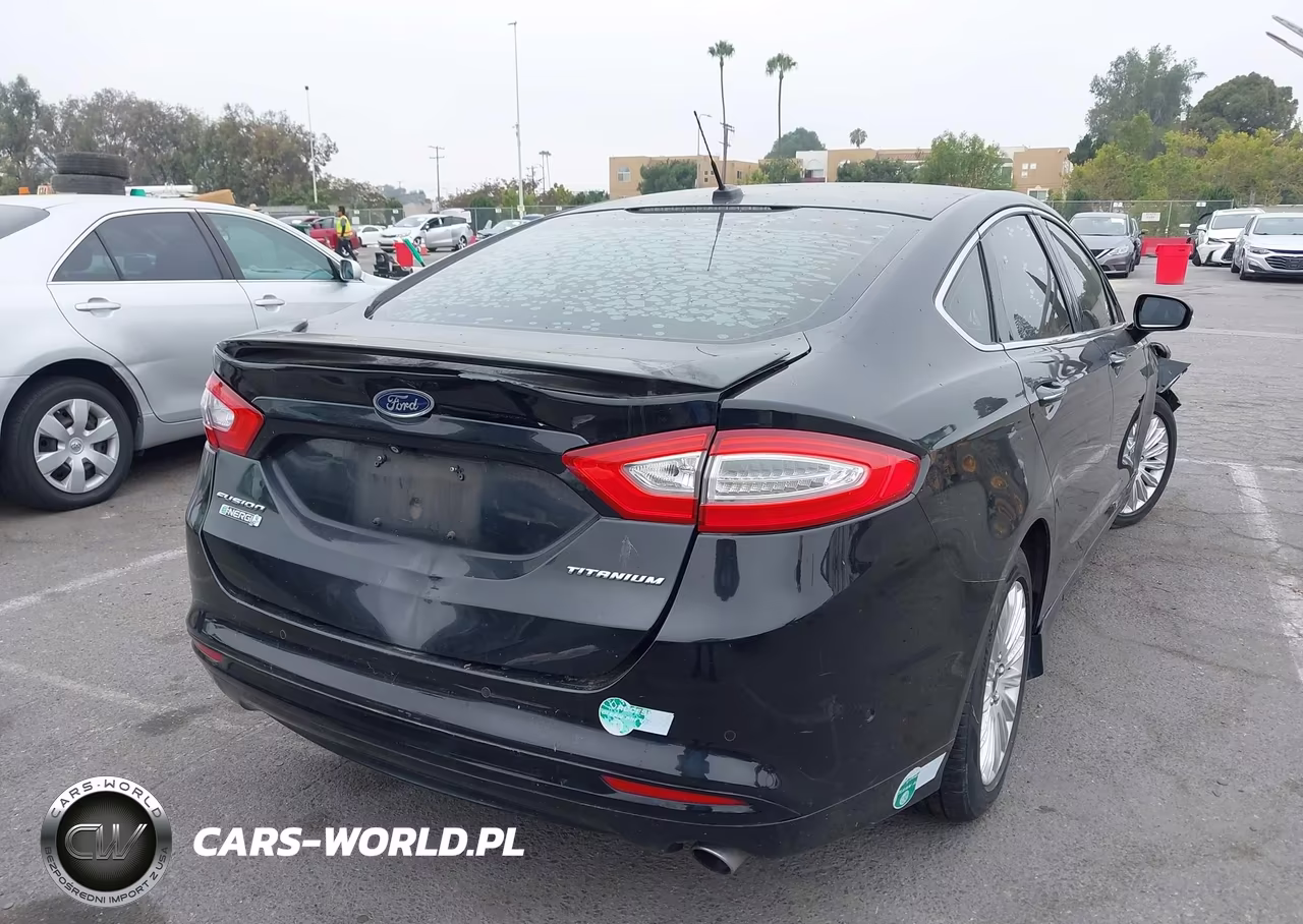 2014 Ford Fusion Energi Titanium VIN:3FA6P0SU7ER122115 - 4