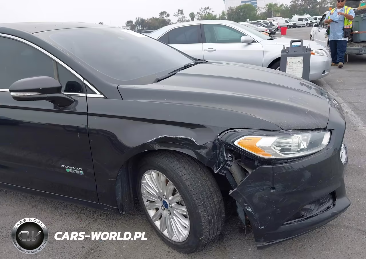 2014 Ford Fusion Energi Titanium VIN:3FA6P0SU7ER122115 - 6