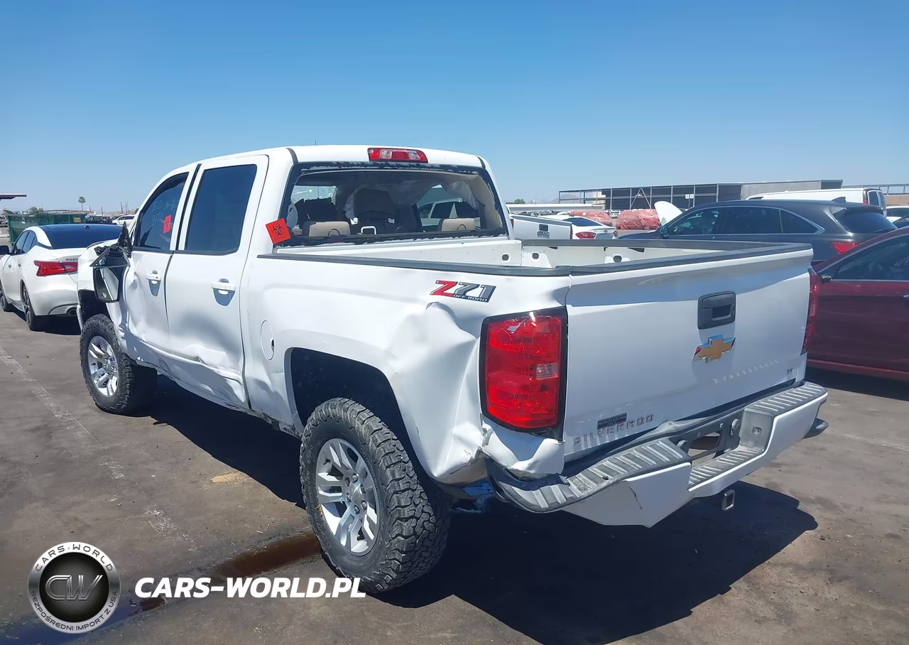 2018 Chevrolet Silverado 1500 2Lt VIN:3GCUKREC5JG131974 - 3