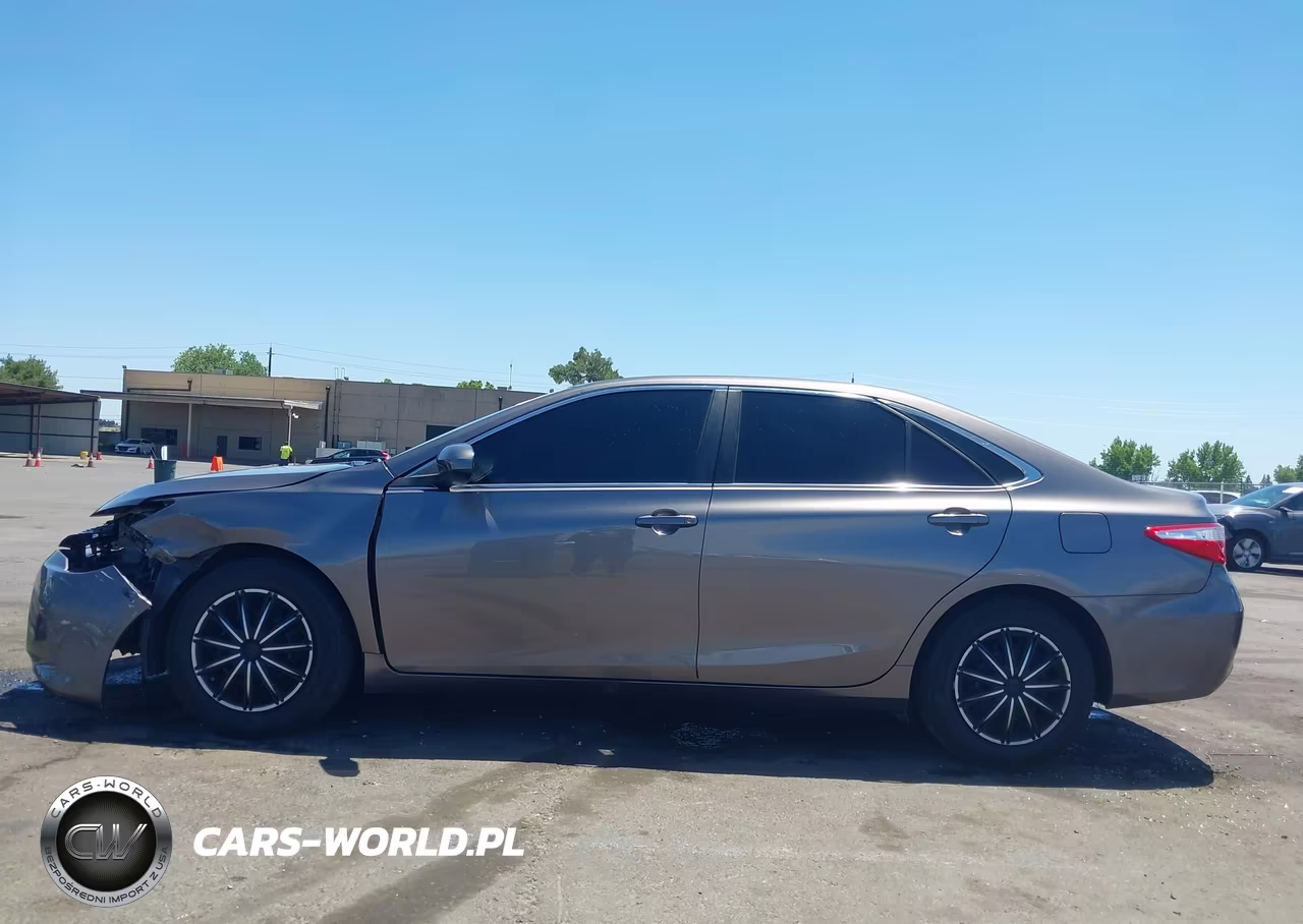 2017 Toyota Camry Le VIN:4T1BF1FK8HU643220 - 14
