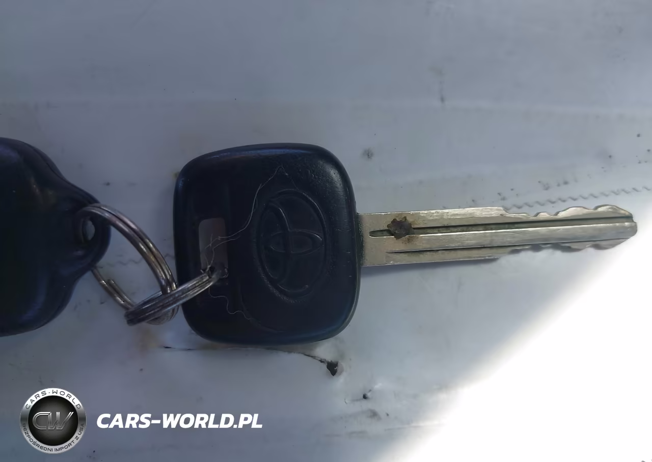 2002 Toyota Camry Le VIN:4T1BE32KX2U080666 - 11