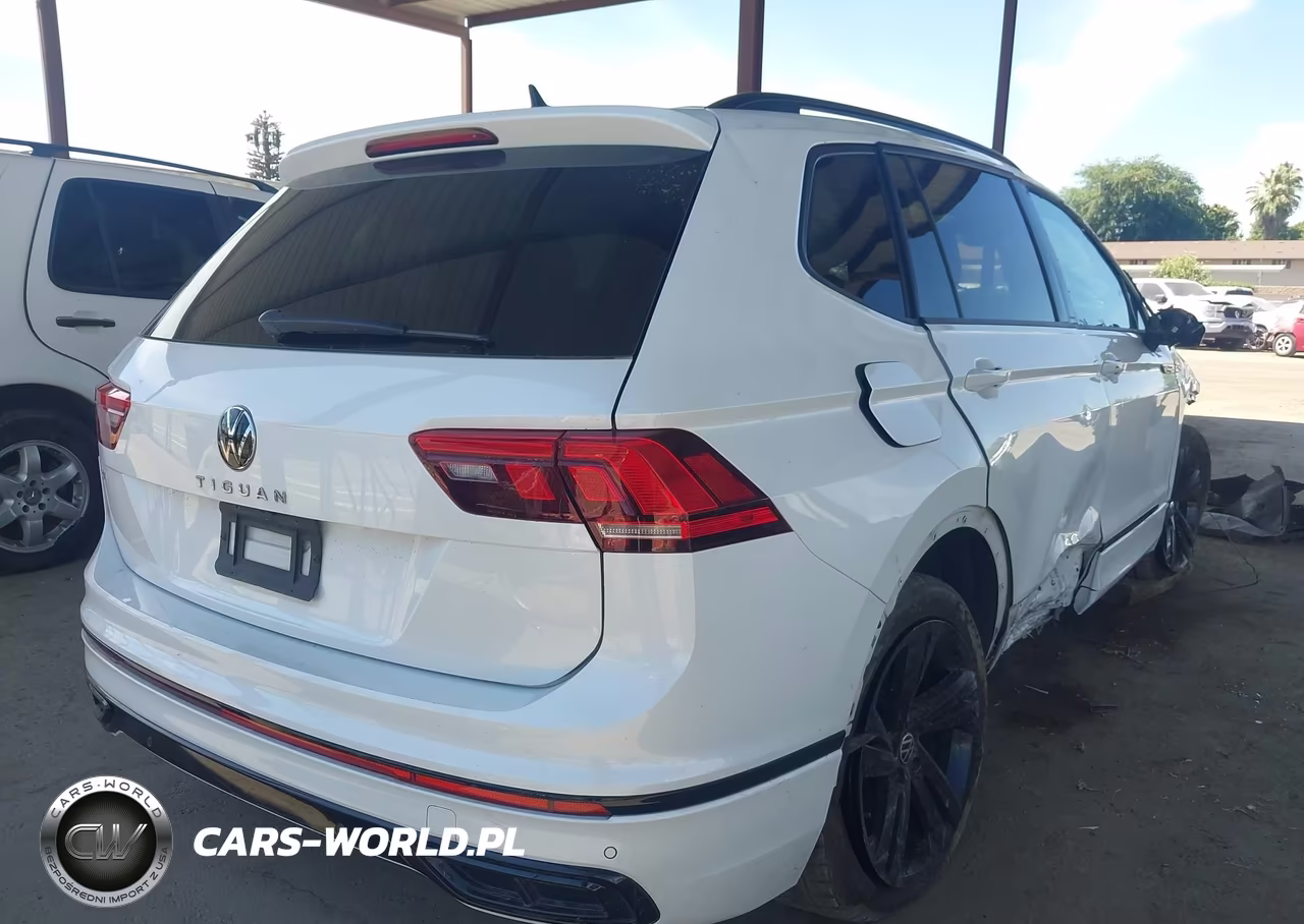 2023 Volkswagen Tiguan 2.0T Se R-Line Black VIN:3VVCB7AX3PM103689 - 4