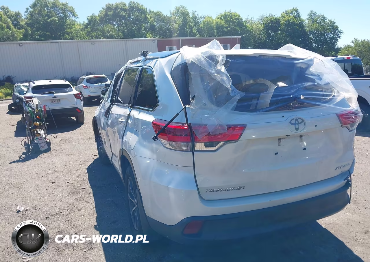 2019 Toyota Highlander Xle VIN:5TDJZRFH4KS614416 - 3
