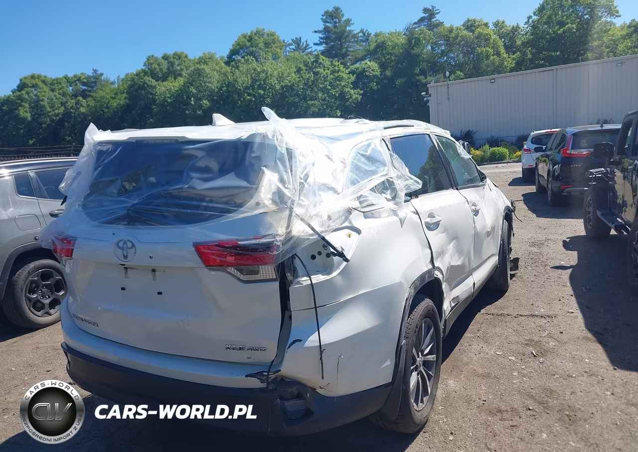 2019 Toyota Highlander Xle VIN:5TDJZRFH4KS614416 - 4