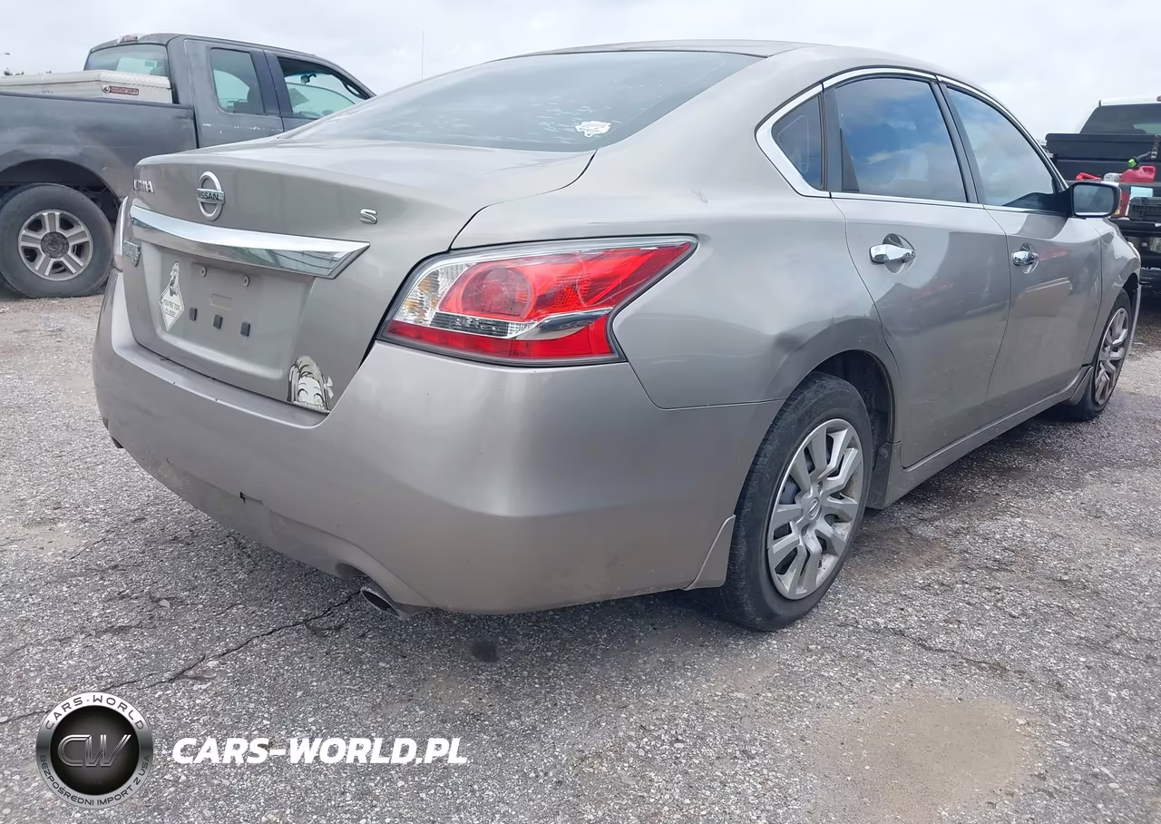 2015 Nissan Altima 2.5 S VIN:1N4AL3AP5FC143001 - 4