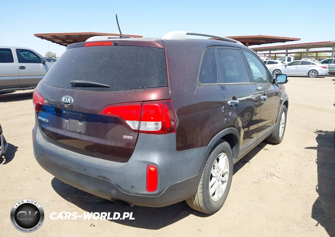 2015 Kia Sorento Lx VIN:5XYKT4A65FG624941 - 4