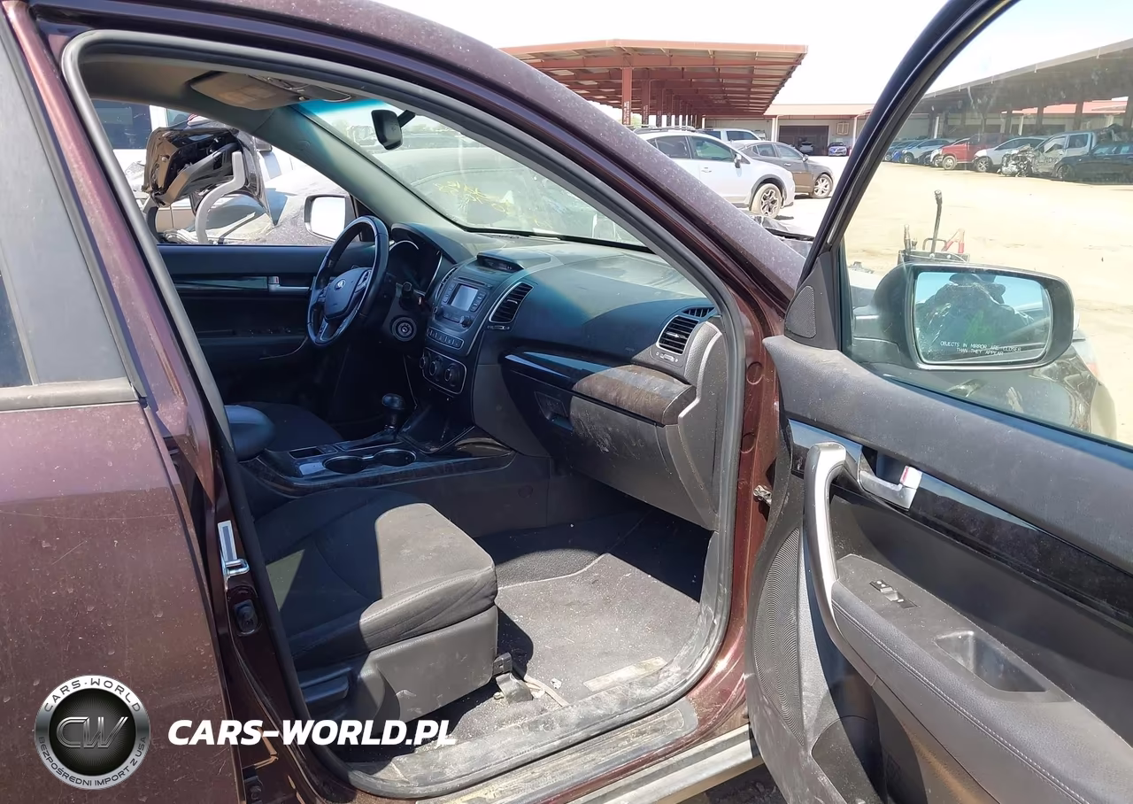 2015 Kia Sorento Lx VIN:5XYKT4A65FG624941 - 5