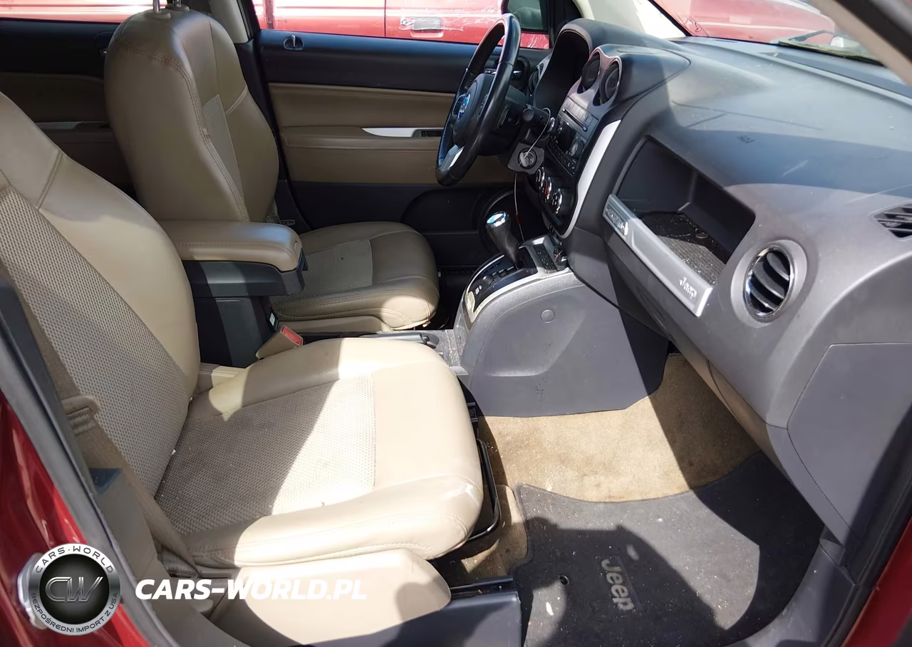 2016 Jeep Compass Latitude VIN:1C4NJCEAXGD789735 - 5